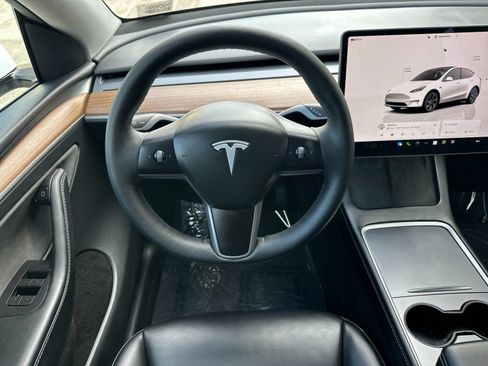 Used 2024 Tesla Model Y Long Range image 16