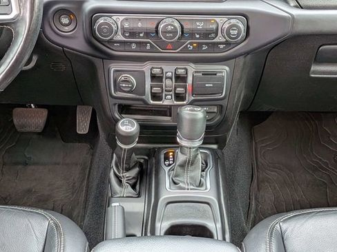 Used 2019 Jeep Wrangler Unlimited Sahara AWD/4WD image 19