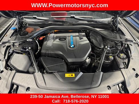 Used 2019 BMW 740e xDrive w/ Executive Package AWD/4WD image 21