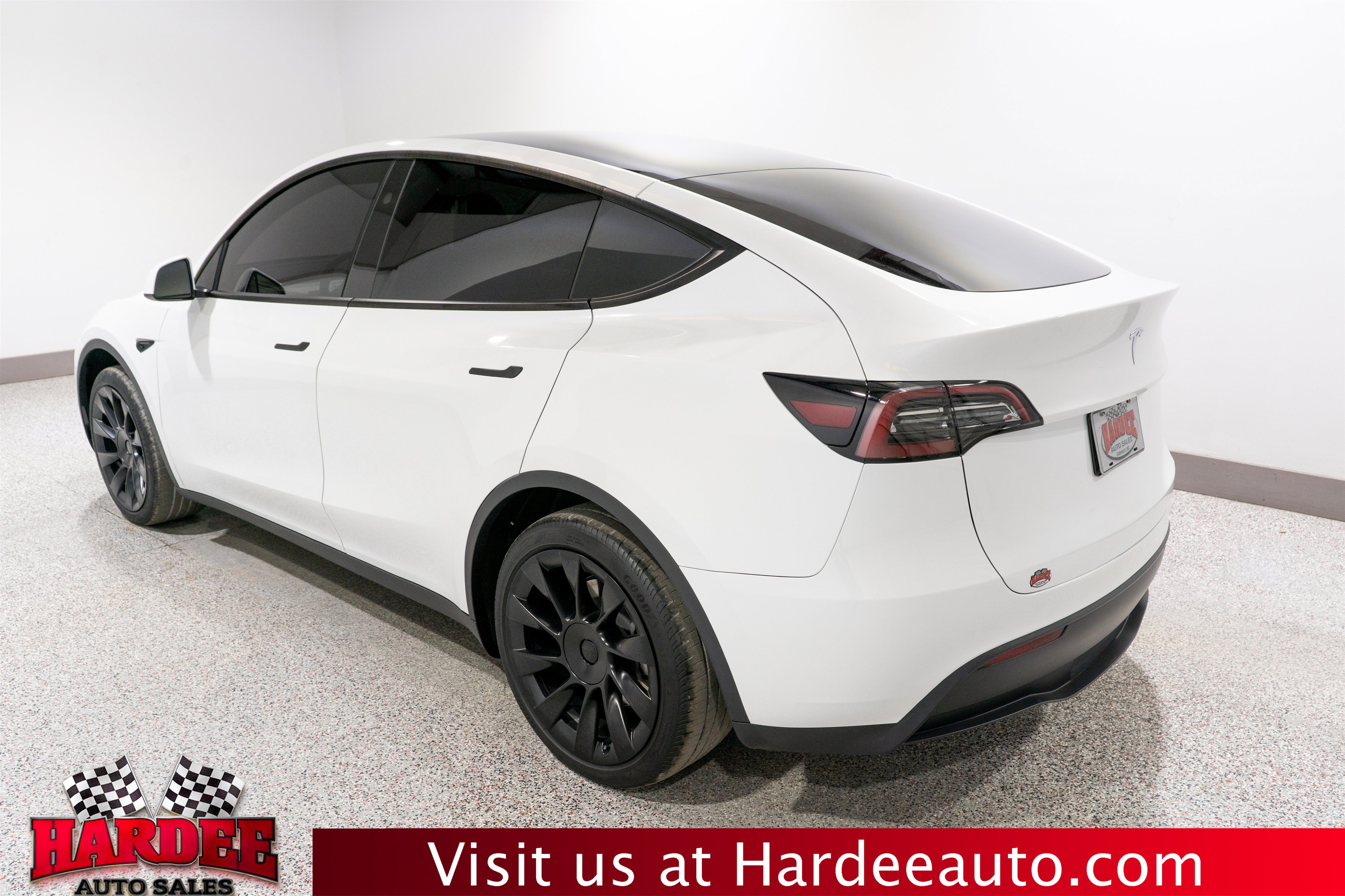 Used 2024 Tesla Model Y Long Range RWD image 3