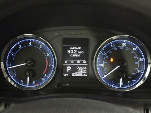 Used 2017 Toyota Corolla LE image 24