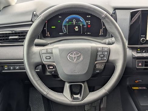 Used 2025 Toyota Camry LE w/ Convenience Package image 20