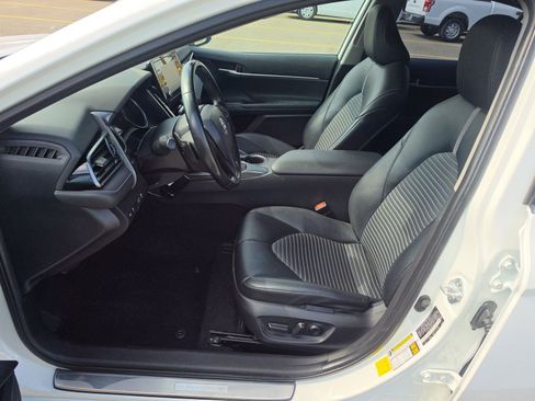 Used 2021 Toyota Camry SE w/ Blackout Package (TMS) FWD image 13