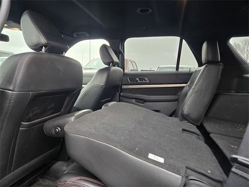 Used 2018 Ford Explorer XLT w/ Equipment Group 202A image 33