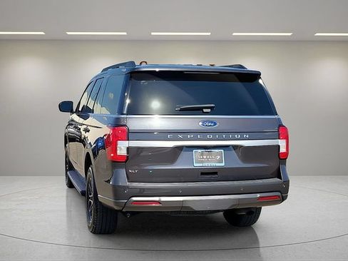 Used 2022 Ford Expedition XLT RWD image 3