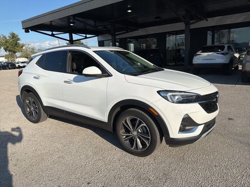 Used 2022 Buick Encore GX Essence image 8