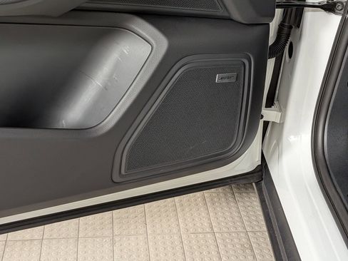 Certified 2025 Porsche Macan AWD/4WD image 14