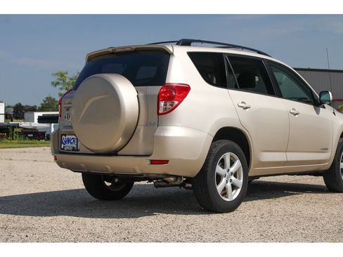 Used 2006 Toyota RAV4 Limited AWD/4WD image 16