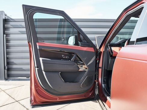 Used 2025 Land Rover Range Rover Sport SV Edition Two image 25