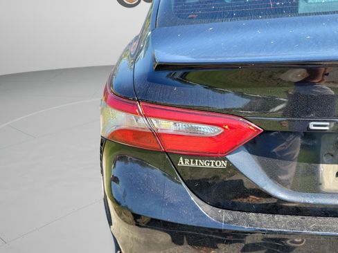 Used 2018 Toyota Camry SE FWD image 24