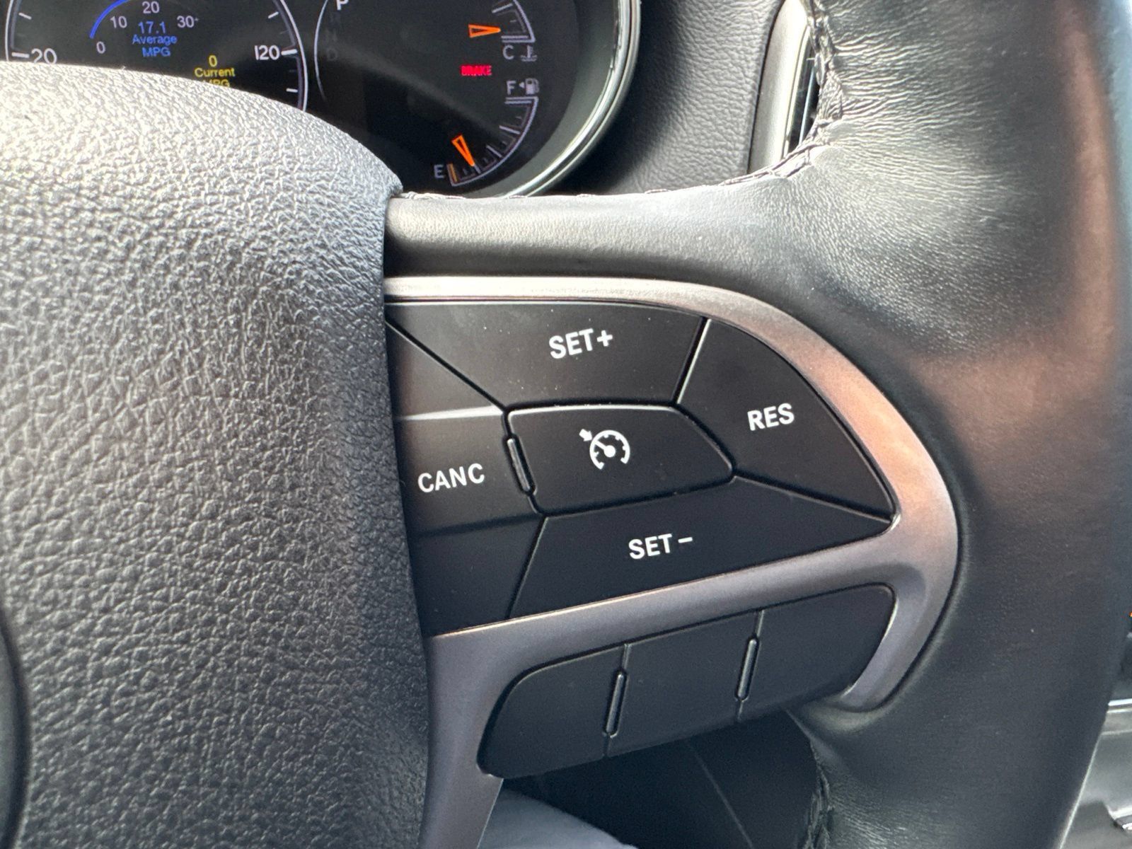 Used 2018 Jeep Grand Cherokee Altitude AWD/4WD image 19