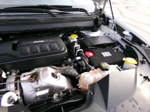 Used 2020 Jeep Cherokee Limited image 32