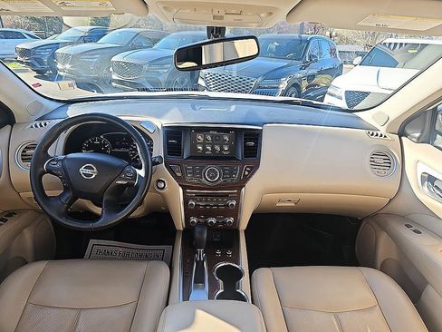 Used 2020 Nissan Pathfinder Platinum image 35