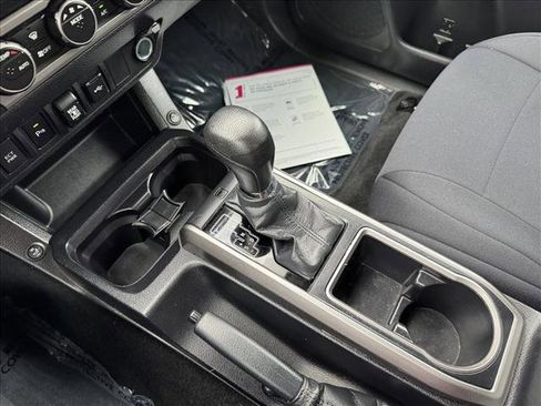 Certified 2021 Toyota Tacoma SR5 AWD/4WD image 17