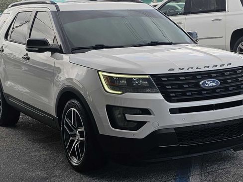 Used 2017 Ford Explorer Sport w/ Equipment Group 401A AWD/4WD image 8