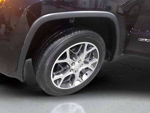 Used 2021 Jeep Grand Cherokee Limited image 28