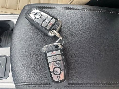 Certified 2024 Ford Edge SEL w/ Convenience Package AWD/4WD image 12