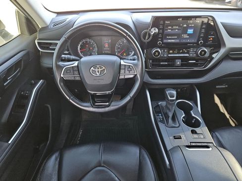 Used 2020 Toyota Highlander LE image 10