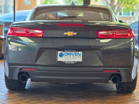 Used 2017 Chevrolet Camaro LT RWD image 10