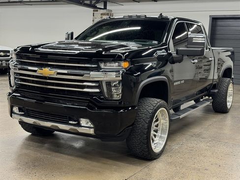 Used 2020 Chevrolet Silverado 2500 High Country w/ Z71 Off-Road Package image 3