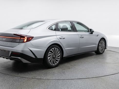 Used 2025 Hyundai Sonata SEL FWD image 9