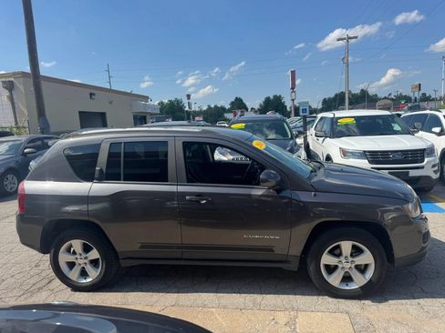 Used 2016 Jeep Compass Latitude AWD/4WD image 5