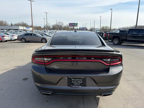 Used 2016 Dodge Charger SXT image 4