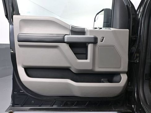 Used 2015 Ford F150 XLT AWD/4WD image 18
