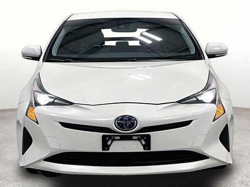 Used 2018 Toyota Prius One FWD image 4