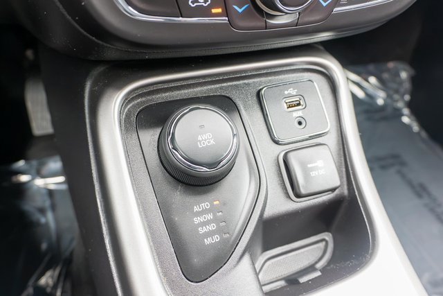 Used 2019 Jeep Compass Latitude AWD/4WD image 26