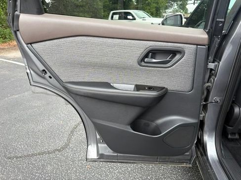 Used 2021 Nissan Rogue S FWD image 16