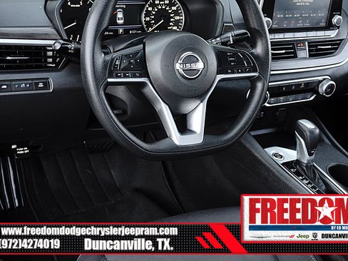 Used 2025 Nissan Altima 2.5 SV FWD image 26
