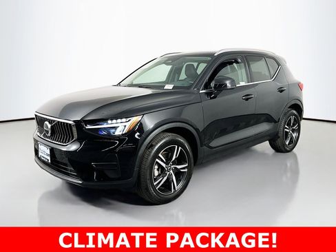 Used 2025 Volvo XC40 B5 Core AWD/4WD image 3