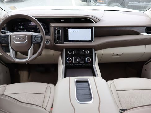 Used 2023 GMC Yukon Denali image 16