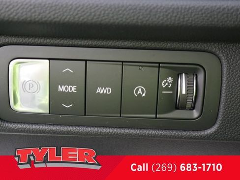 New 2026 Chevrolet Traverse LT w/ Driver Confidence Package AWD/4WD image 24