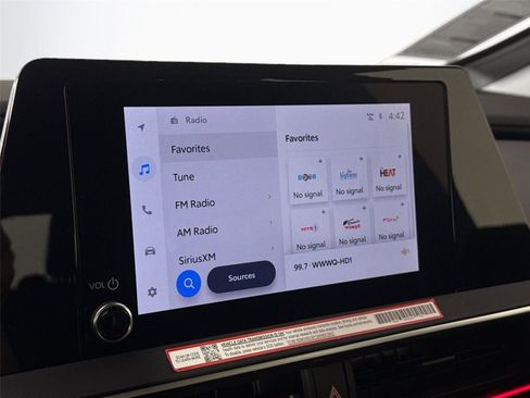 Certified 2025 Toyota Prius Plug-In Hybrid FWD image 23