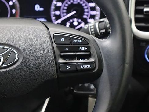 Used 2022 Hyundai Venue SEL image 25