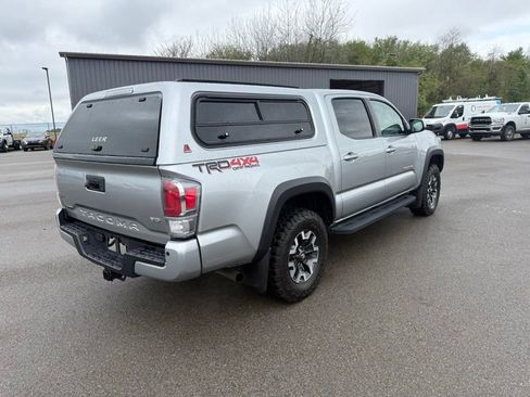 Used 2022 Toyota Tacoma TRD Off-Road w/ TRD Premium Off Road Package AWD/4WD image 6