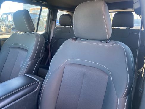 Used 2025 Jeep Grand Cherokee Laredo w/ Luxury Tech Group I image 15