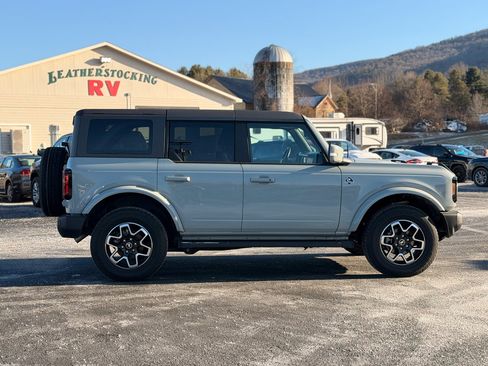 Used 2023 Ford Bronco Outer Banks image 4