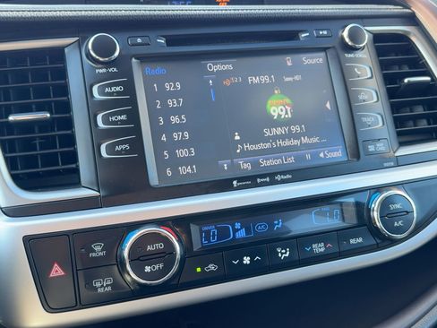 Used 2016 Toyota Highlander XLE image 23