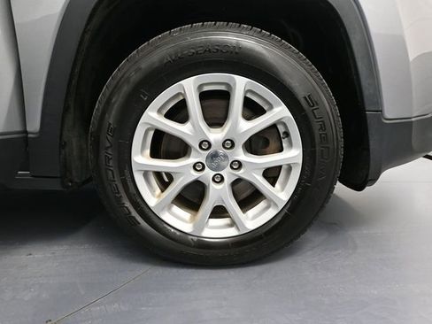 Used 2017 Jeep Cherokee Sport w/ Cold Weather Group image 17