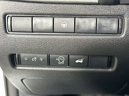 Used 2025 Nissan Rogue SV AWD/4WD image 22
