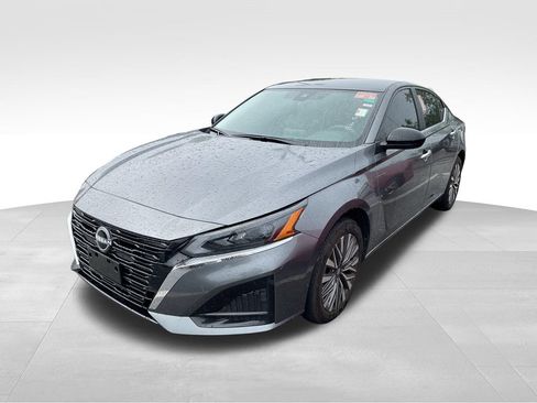 Used 2024 Nissan Altima 2.5 SV AWD/4WD image 4