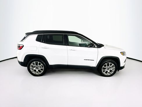 Used 2025 Jeep Compass Limited image 10
