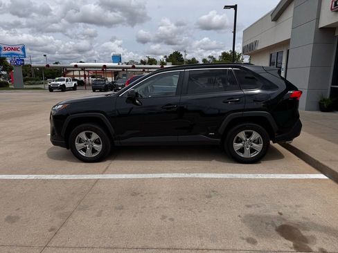 Used 2024 Toyota RAV4 LE AWD/4WD image 7