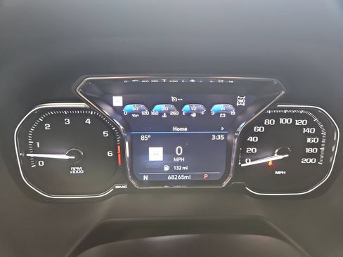 Used 2021 GMC Yukon XL SLT w/ Rear Media and Nav Package AWD/4WD image 9