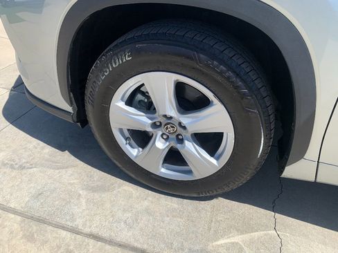 Used 2023 Toyota Highlander LE image 39