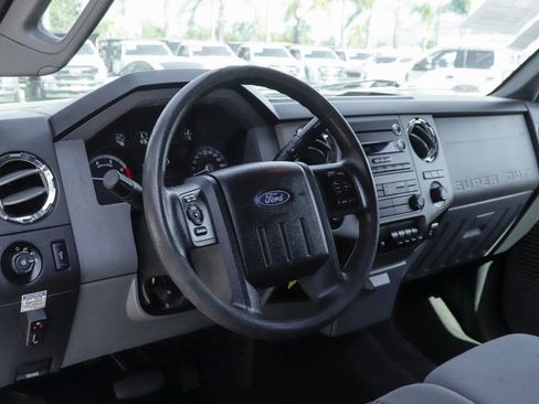 Used 2016 Ford F550 4x4 Crew Cab Super Duty w/ XLT Interior Package image 22