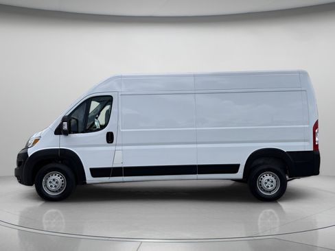 Used 2024 RAM ProMaster 2500 w/ Convenience Group FWD image 5